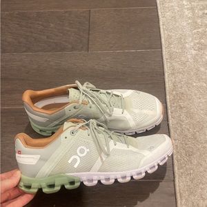 On Cloudflow Running shoes- aloe